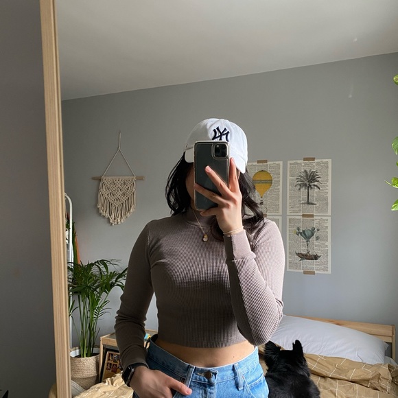 Aritzia Sweaters - Aritzia TNA Cropped Mock Neck Sweater